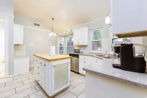 Kitchen - 612 Shay Marie Ct, Clovis, NM 88101 photo 3 of 5
