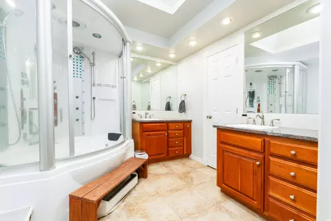 Bath - 612 Shay Marie Ct, Clovis, NM 88101 photo 2 of 3