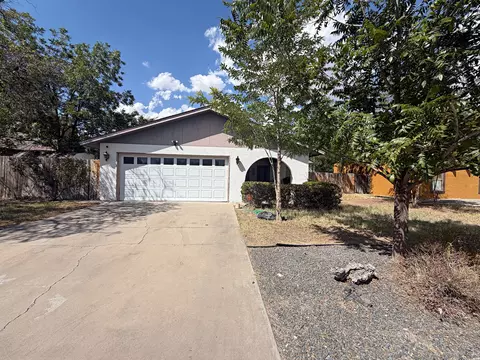 837 Agate Rd, Roswell, NM 88201