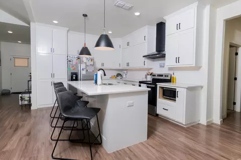 Kitchen - 100 Middleton, Clovis, NM 88101 photo 2 of 2