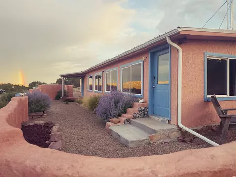 122 Sheridan Rd, Las Vegas, NM 87701