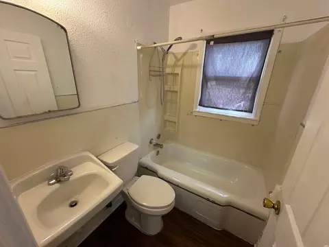 Bath - 1815 Ross, Clovis, NM 88101 photo 1 of 1
