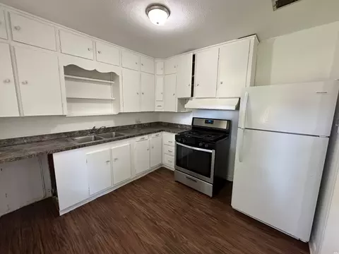 Kitchen - 1815 Ross, Clovis, NM 88101 photo 2 of 2