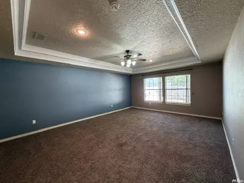 Living - 813 Chase Mdw, Clovis, NM 88101 photo 2 of 6