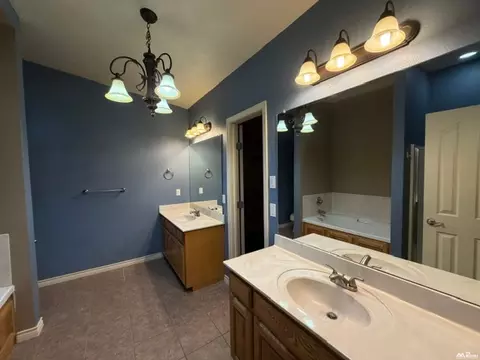 Bath - 813 Chase Mdw, Clovis, NM 88101 photo 1 of 6