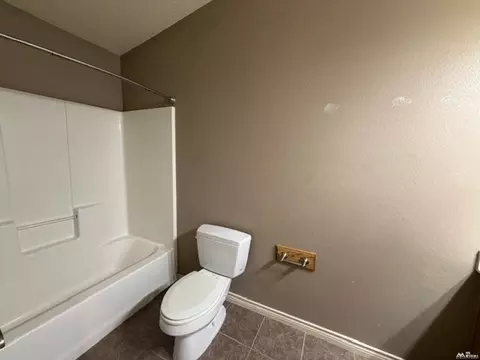 Bath - 813 Chase Mdw, Clovis, NM 88101 photo 4 of 6