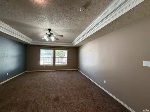 Living - 813 Chase Mdw, Clovis, NM 88101 photo 3 of 6