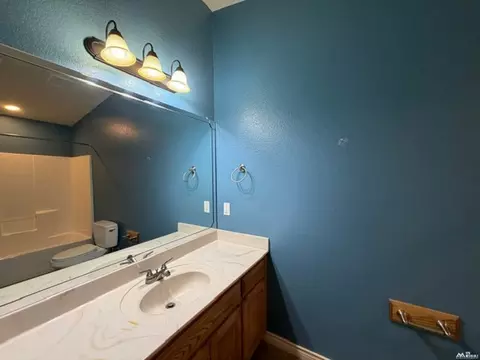 Bath - 813 Chase Mdw, Clovis, NM 88101 photo 6 of 6
