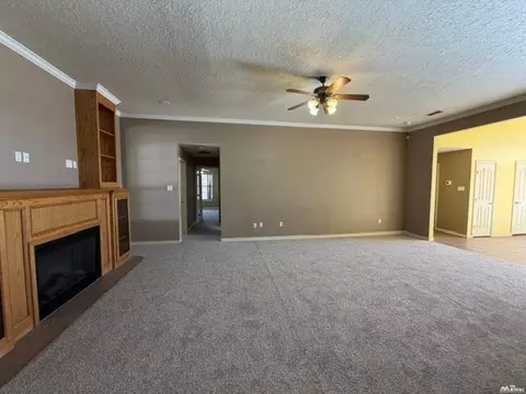 Living - 813 Chase Mdw, Clovis, NM 88101 photo 5 of 6