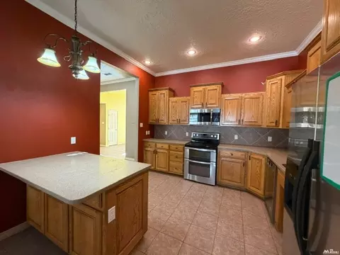 Kitchen - 813 Chase Mdw, Clovis, NM 88101 photo 2 of 2
