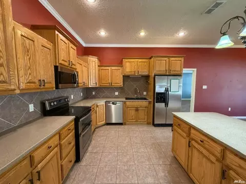 Kitchen - 813 Chase Mdw, Clovis, NM 88101 photo 1 of 2