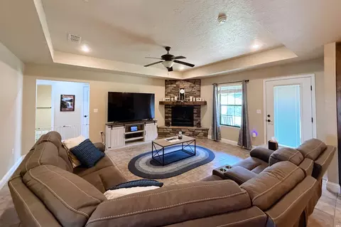 Living - 125 Mariposa, Clovis, NM 88101 photo 3 of 3