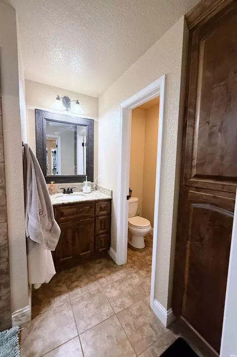 Bath - 125 Mariposa, Clovis, NM 88101 photo 4 of 6