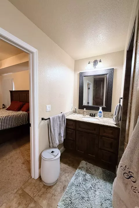 Bath - 125 Mariposa, Clovis, NM 88101 photo 3 of 6