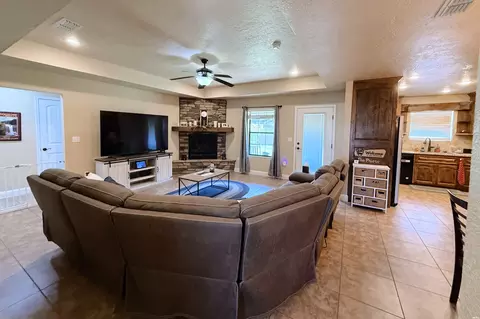 Living - 125 Mariposa, Clovis, NM 88101 photo 2 of 3