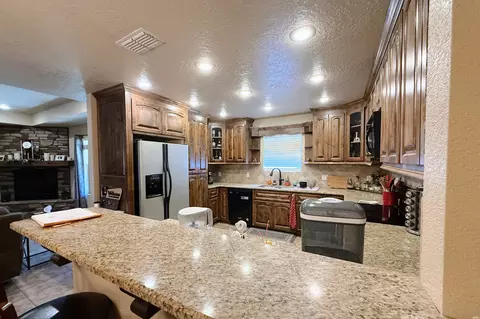 Kitchen - 125 Mariposa, Clovis, NM 88101 photo 1 of 3