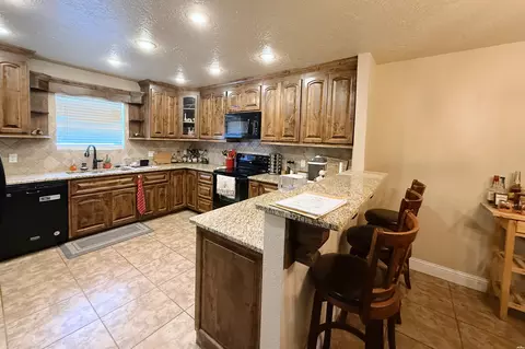 Kitchen - 125 Mariposa, Clovis, NM 88101 photo 3 of 3