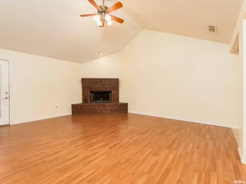 Living - 3716 Benjamin Davis Dr, Clovis, NM 88101 photo 2 of 5
