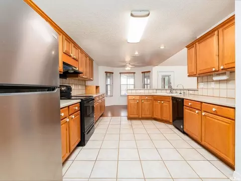 Kitchen - 3716 Benjamin Davis Dr, Clovis, NM 88101 photo 3 of 3