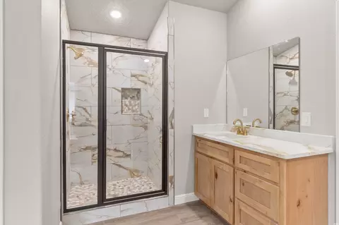 Bath - 3717 Garden Ter, Clovis, NM 88101 photo 1 of 3