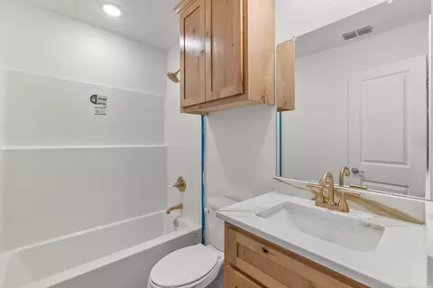 Bath - 3717 Garden Ter, Clovis, NM 88101 photo 3 of 3