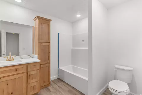 Bath - 3717 Garden Ter, Clovis, NM 88101 photo 2 of 3