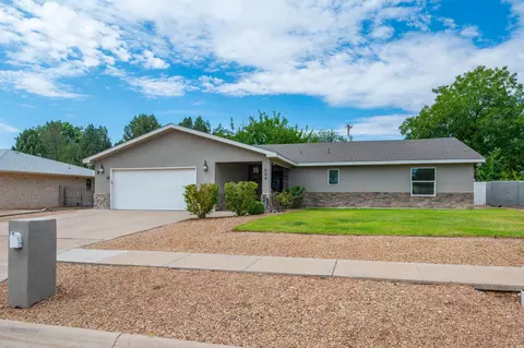 604 Canoncito Dr, Roswell, NM 88201
