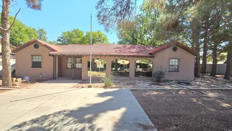 1106 N Canal St, Carlsbad, NM 88220