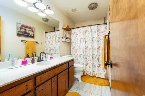 Bath - 200 Chanticleer Pl, Clovis, NM 88101 photo 5 of 5