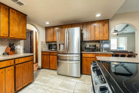 Kitchen - 200 Chanticleer Pl, Clovis, NM 88101 photo 4 of 4