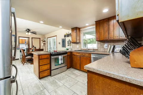 Kitchen - 200 Chanticleer Pl, Clovis, NM 88101 photo 2 of 4