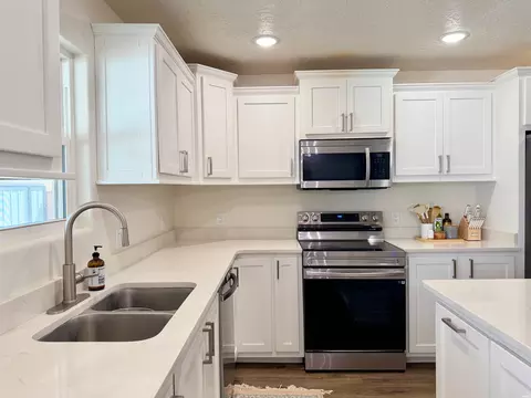 Kitchen - 3800 Lockhaven, Clovis, NM 88101 photo 3 of 3