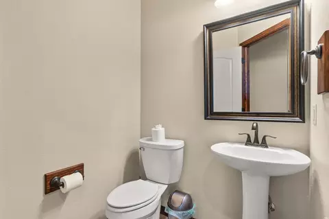 Bath - 3801 Woodlark Rd, Clovis, NM 88101 photo 10 of 11