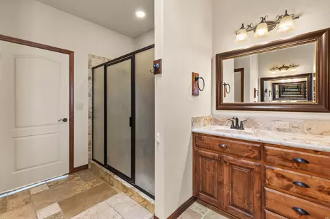 Bath - 3801 Woodlark Rd, Clovis, NM 88101 photo 4 of 11