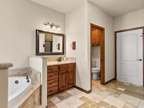 Bath - 3801 Woodlark Rd, Clovis, NM 88101 photo 1 of 11