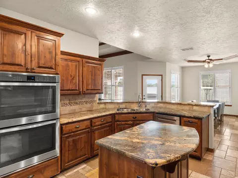 Kitchen - 3801 Woodlark Rd, Clovis, NM 88101 photo 3 of 3