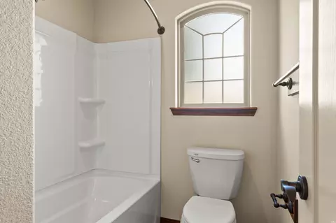 Bath - 3801 Woodlark Rd, Clovis, NM 88101 photo 8 of 11