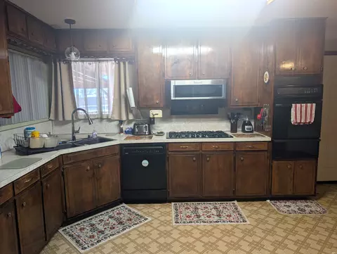 Kitchen - 2221 Carolina, Clovis, NM 88101 photo 1 of 4