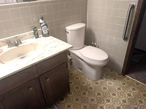 Bath - 2221 Carolina, Clovis, NM 88101 photo 5 of 9