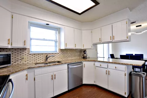 Kitchen - 1200 Lexington, Clovis, NM 88101 photo 4 of 9