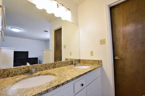 Bath - 1200 Lexington, Clovis, NM 88101 photo 3 of 4