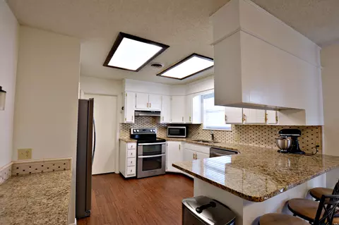 Kitchen - 1200 Lexington, Clovis, NM 88101 photo 5 of 9