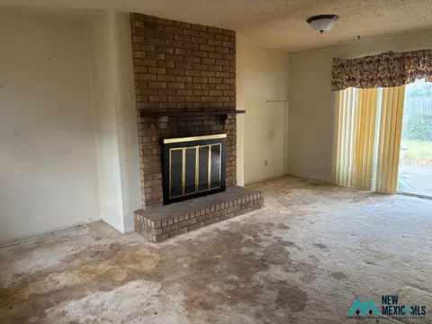 Living - 1524 Layton Ct, Clovis, NM 88101 photo 2 of 3