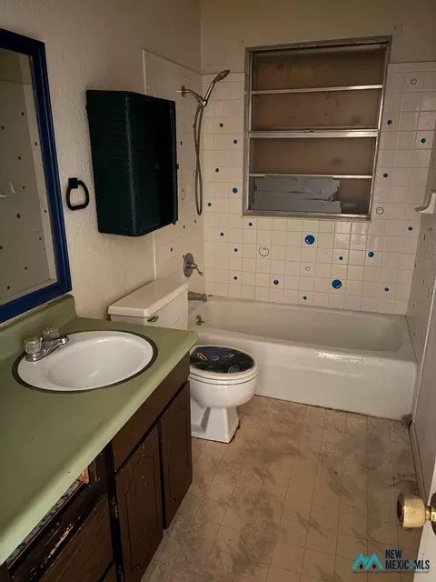 Bath - 1524 Layton Ct, Clovis, NM 88101 photo 1 of 2