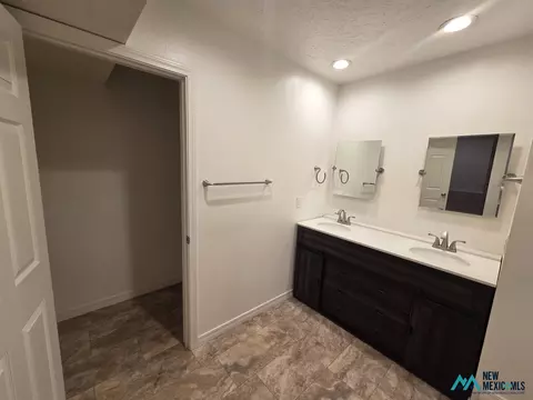 Bath - 1688 Curry Road 3, Clovis, NM 88101 photo 8 of 10