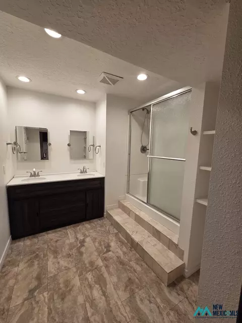 Bath - 1688 Curry Road 3, Clovis, NM 88101 photo 7 of 10