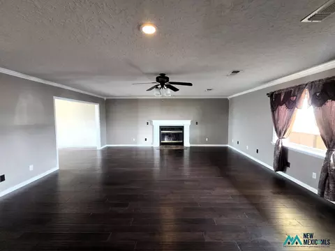 Living - 1688 Curry Road 3, Clovis, NM 88101 photo 4 of 9