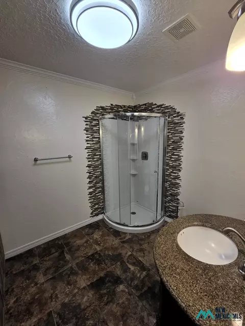 Bath - 1688 Curry Road 3, Clovis, NM 88101 photo 9 of 10