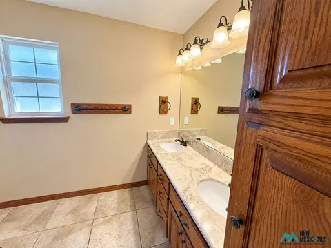 Bath - 3500 Lew Wallace Dr, Clovis, NM 88101 photo 3 of 4
