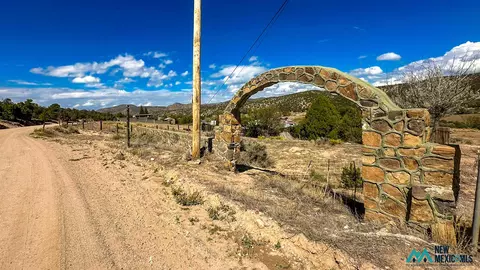 580 A County Rd 69, Dixon, NM 87527